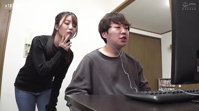 【中文字幕】大音量でAV见てたら隣の家に住むデカ尻美人妻がクレーム入れに押しかけて来た。欲求不満の人妻は仆の勃起チ●ポに発情して逆レ搾精！仆は生ディルドとして饲われることになった　松本梨穂